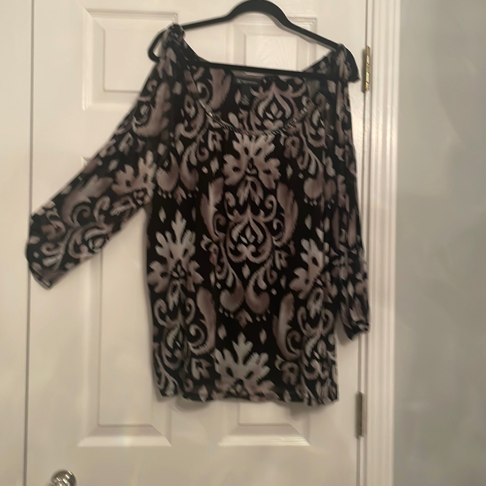 International concepts, women3x polyester, top, black, and white detail collar